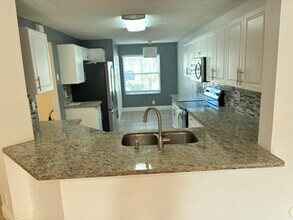 1625 Orion Ln in Weston, FL - Foto de edificio - Building Photo