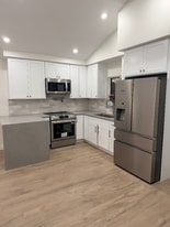 11422 Pomering Rd in Downey, CA - Building Photo