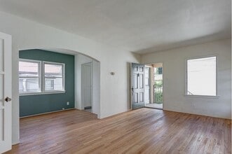 4557 Alumni Ave, Unit 1 in Los Angeles, CA - Foto de edificio - Building Photo