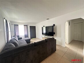 809 NE 2nd St in Hallandale Beach, FL - Building Photo - Building Photo