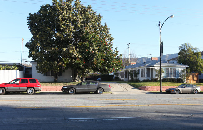 1813 W Victory Blvd in Burbank, CA - Building Photo - Building Photo