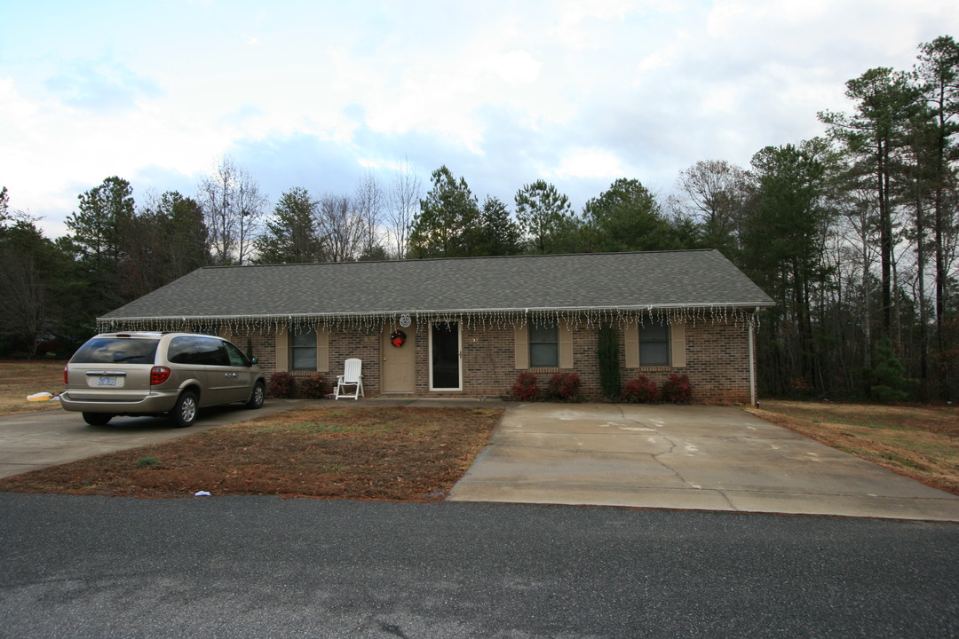 3682 Anchor Ln in Denver, NC - Building Photo