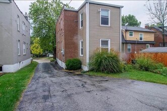 1430 Woodland Dr, Unit 2 in St. Louis, MO - Foto de edificio - Building Photo