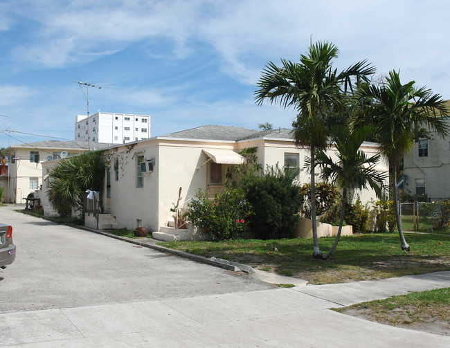 1719 Taylor St in Hollywood, FL - Building Photo - Building Photo