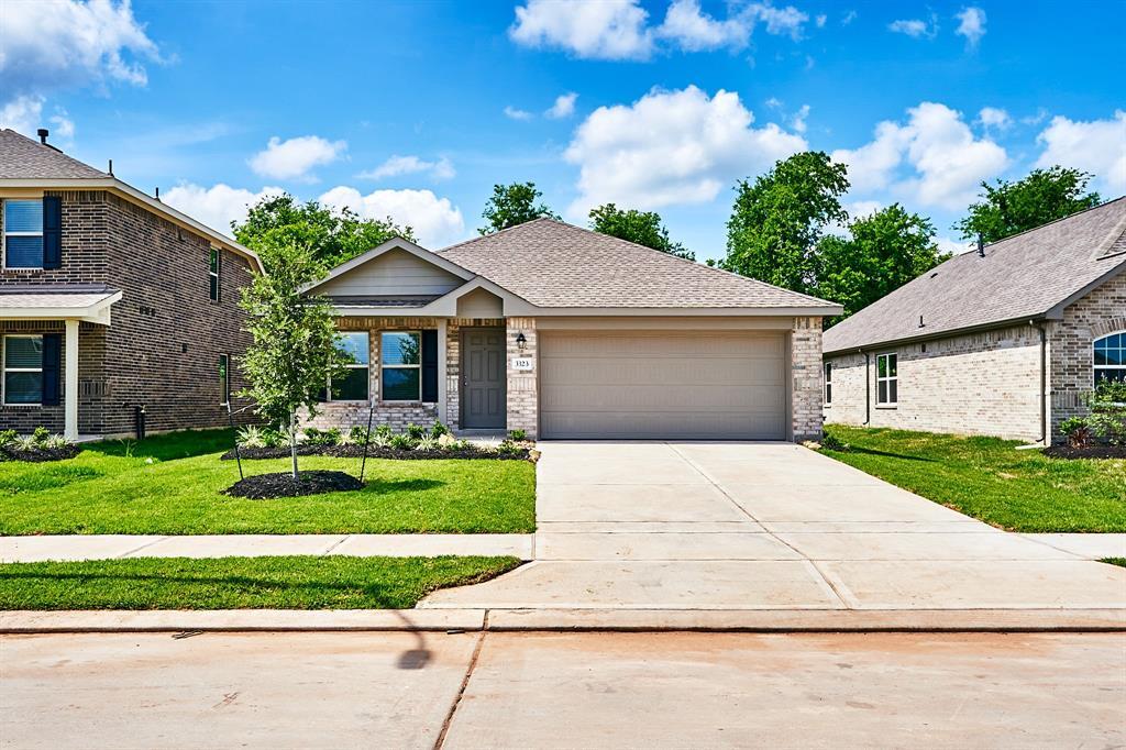3323 Avary River Ln in Richmond, TX - Building Photo