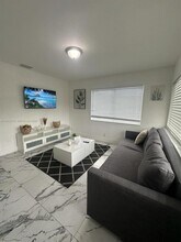 104 NW 9th St in Hallandale Beach, FL - Building Photo - Building Photo