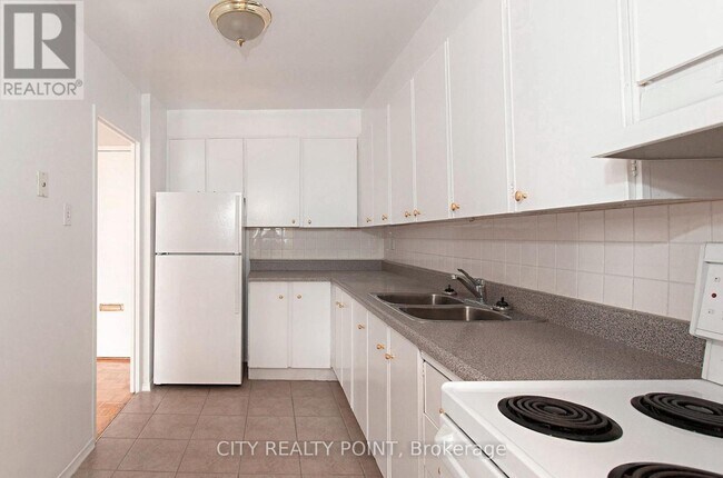 property at 525 Eglinton Ave E