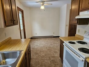 6 Purdy St, Unit apt 201 in Bath, NY - Foto de edificio - Building Photo