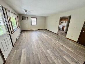 302 Boston Post Rd in Waterford, CT - Building Photo - Building Photo