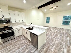 1124 S Hazelwood St in Sherman, TX - Building Photo - Building Photo