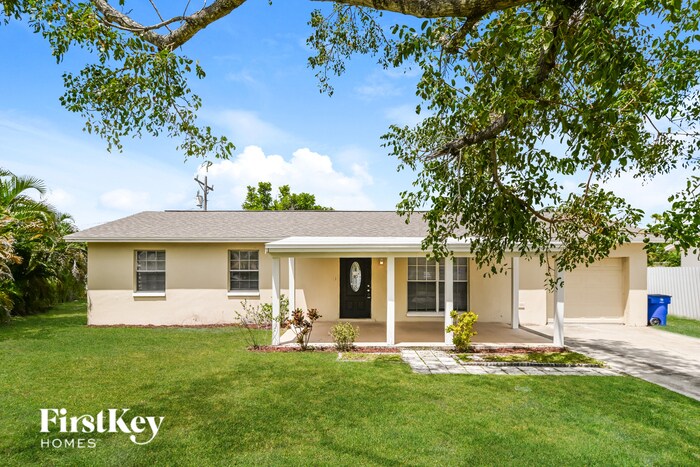 990 Jolly Rd in North Fort Myers, FL - Building Photo
