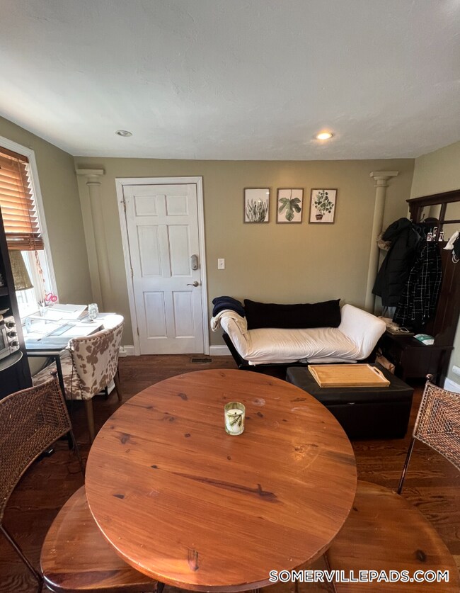 735 Somerville Ave, Unit 1 in Somerville, MA - Foto de edificio - Building Photo