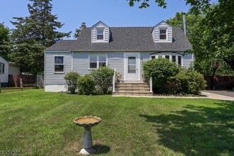 85 Hollywood Ave in Franklin Township, NJ - Building Photo - Building Photo