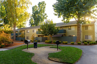 American River Commons in Sacramento, CA - Foto de edificio - Building Photo