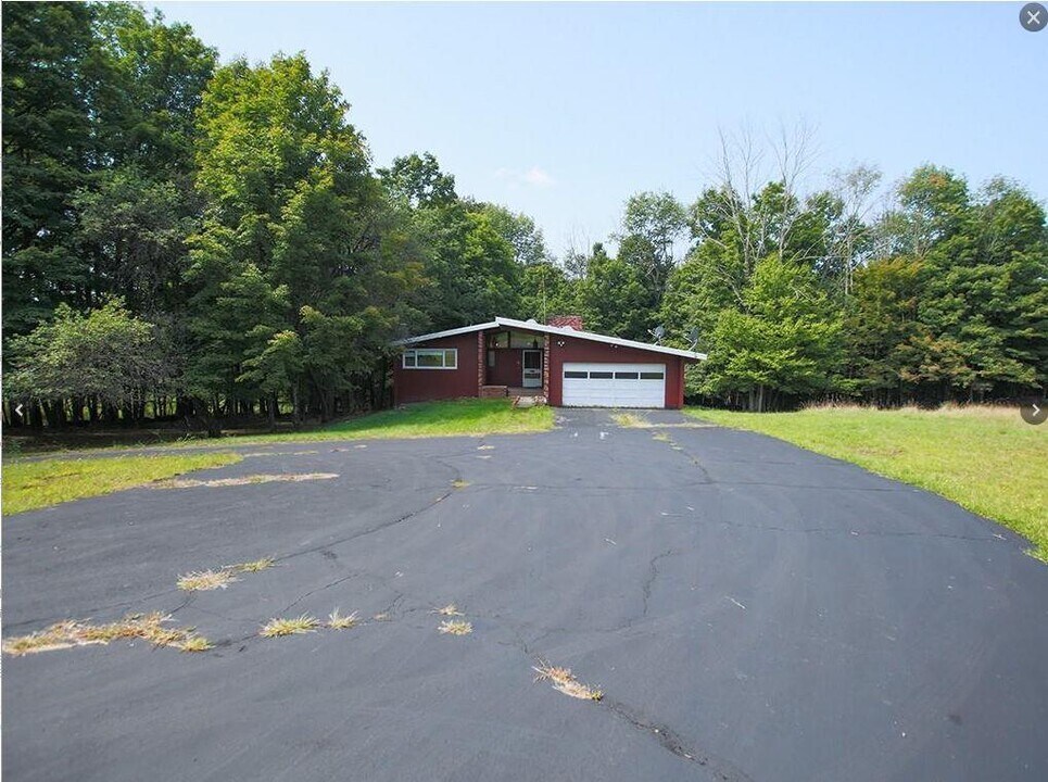 100 Leonard Rd in Monticello, NY - Building Photo