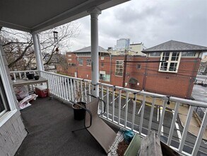 21 Sartwell Ave, Unit 3 in Somerville, MA - Building Photo - Building Photo