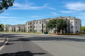 Cirby Creek Senior Apartments in Roseville, CA - Foto de edificio - Building Photo