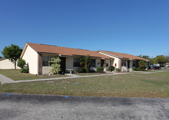 Cypress Manor Apartments in Jupiter, FL - Building Photo - Building Photo