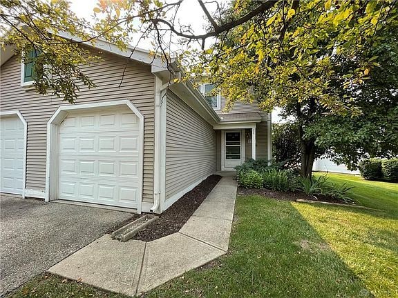 2275 Nutmeg Ct, Unit 1 in Fairborn, OH - Foto de edificio - Building Photo