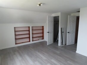 4 Granada Pkwy in Lindenhurst, NY - Building Photo - Building Photo