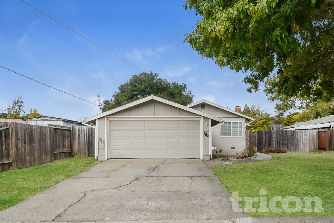 362 Rio Del Mar in American Canyon, CA - Foto de edificio