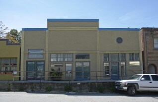 733 Loring Ave in Crockett, CA - Building Photo
