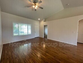 1860 Quiet Peak St W in Meridian, ID - Building Photo - Building Photo
