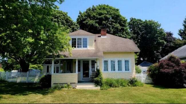 3 Highland Terrace in Madison, CT - Building Photo - Building Photo