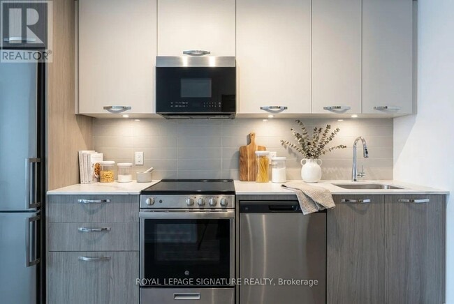 75 James St S in Hamilton, ON - Building Photo - Building Photo