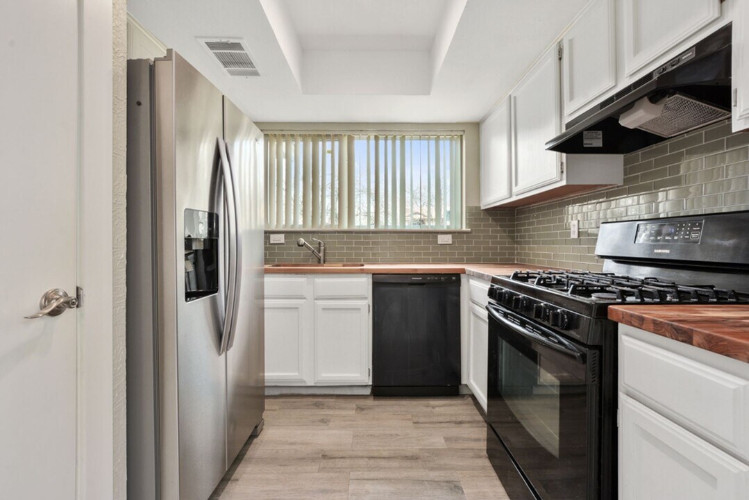 9011 Sanger Dr in Austin, TX - Building Photo