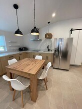 20570 Hatteras St in Woodland Hills, CA - Building Photo - Building Photo