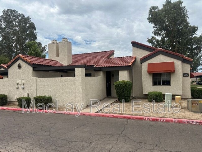 property at 2118 E Center Ln