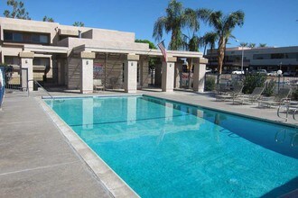 Rancho Vista Apartments in Palm Desert, CA - Building Photo - Building Photo