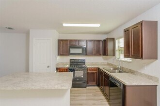 5015 Giant Sequoia Way in Spring, TX - Foto de edificio - Building Photo