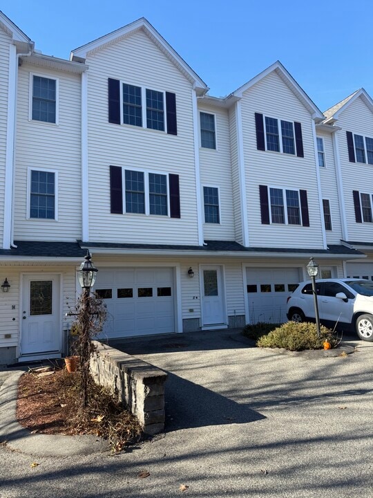 35 Fredonian St in Shirley, MA - Foto de edificio