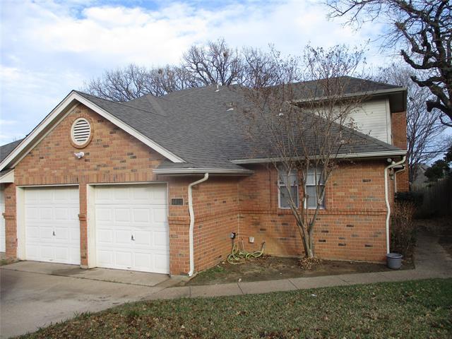 property at 4611 Oak Club Dr