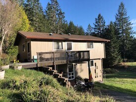 8803 Fickle Hill Rd in Arcata, CA - Building Photo