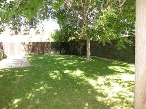 10604 Tivoli Ct in Bakersfield, CA - Building Photo - Building Photo