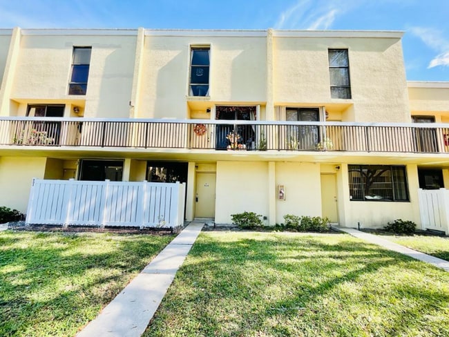 2810 SW 87th Ave in Davie, FL - Foto de edificio - Building Photo