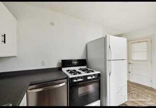 5519 Mayfair Dr in Pensacola, FL - Building Photo - Building Photo