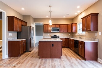 18004 Duckleigh Ln in Louisville, KY - Building Photo - Building Photo