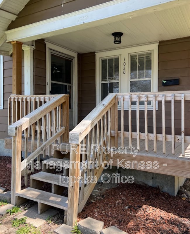 property at 1020 SW Woodward Ave