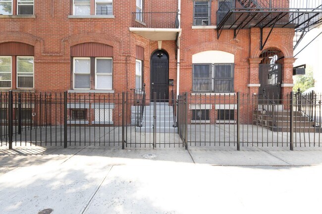 222 Broadway in Newark, NJ - Building Photo - Building Photo