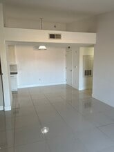 950 Seven Hills Dr, Unit 1622 in Henderson, NV - Foto de edificio - Building Photo
