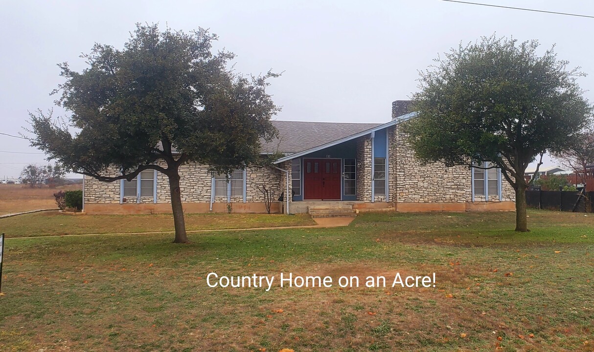 81 Family Cir in Hutto, TX - Building Photo