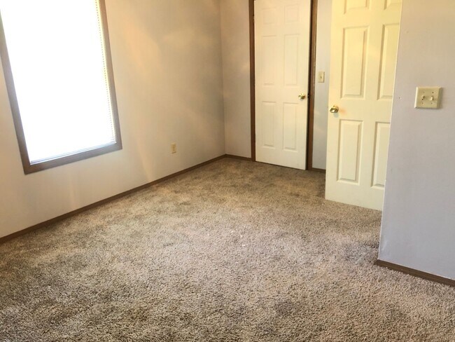 1414 Croxton Ave in Bloomington, IL - Building Photo - Building Photo