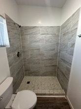 201 Eaton Way in Vista, CA - Foto de edificio - Building Photo