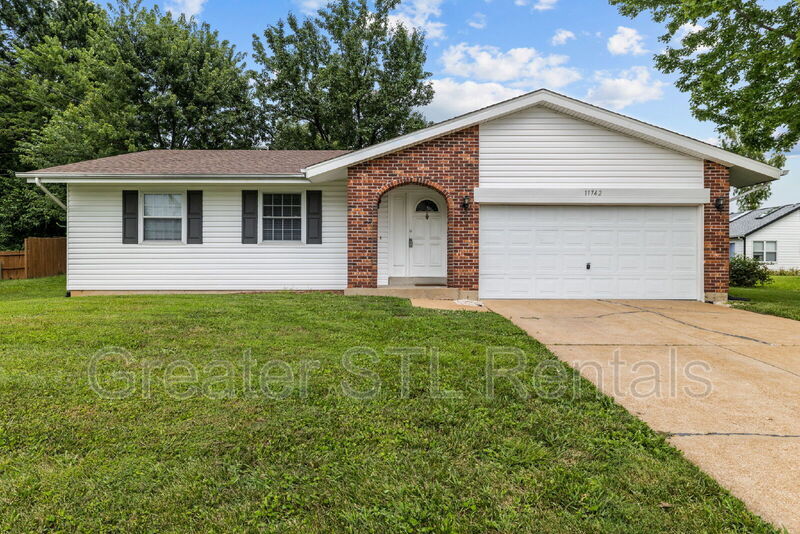 11742 Branridge Rd in Florissant, MO - Building Photo