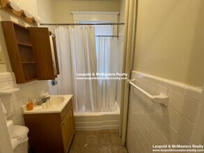 68 Woodstock Ave, Unit 4 in Boston, MA - Foto de edificio - Building Photo