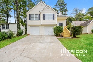 8762 Edenton Way in Jonesboro, GA - Building Photo